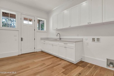 An exceptional opportunity to acquire a bespoke, custom-built - photo 37