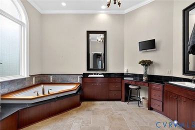 Experience refined living in this stunning private golf course - photo 38