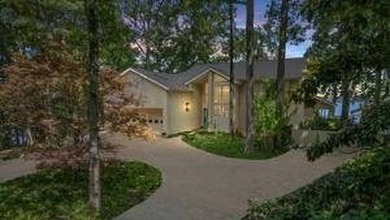 THIS ARCHITECT DESIGNED, 3943 SQ FT LAKEFRONT CONTEMPORARY HOME - photo 2