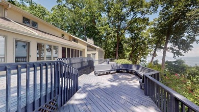 THIS ARCHITECT DESIGNED, 3943 SQ FT LAKEFRONT CONTEMPORARY HOME - photo 6