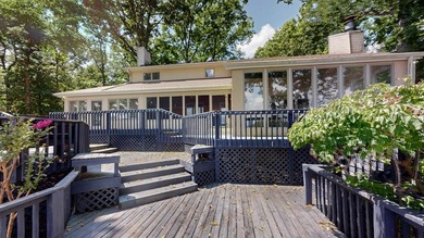 THIS ARCHITECT DESIGNED, 3943 SQ FT LAKEFRONT CONTEMPORARY HOME - photo 7