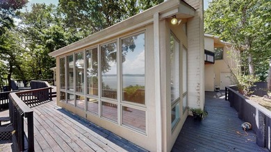 THIS ARCHITECT DESIGNED, 3943 SQ FT LAKEFRONT CONTEMPORARY HOME - photo 8