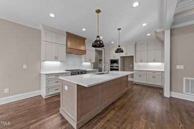 Custom built by award-winning Sumner Construction on a generous - photo 5
