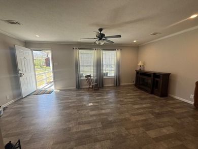 Walking distance to KY Lake! Immaculate 3 bedroom 2 bath home - photo 7