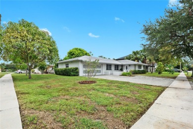 (private lake, pond, creek) Home For Sale in Plantation Florida