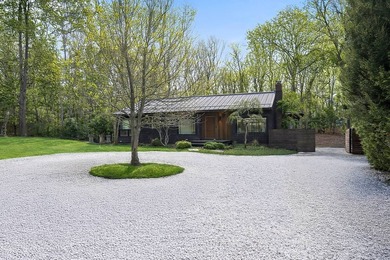 This recently renovated luxury escape just outside Southampton - photo 3