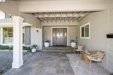 Fully updated retreat that balances modern luxury with warm - photo 2