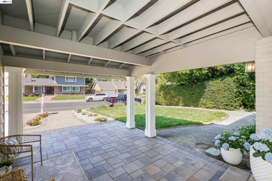 Fully updated retreat that balances modern luxury with warm - photo 3