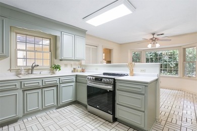 Welcome to this beautiful, spacious home in the prestigious - photo 15