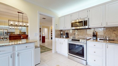 Immaculate lakeside 2nd floor 3-bedroom, 2-bathroom condo in - photo 16