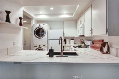 Welcome to this beautifully updated 2-bedroom, 1-bathroom condo - photo 8
