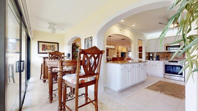 Immaculate lakeside 2nd floor 3-bedroom, 2-bathroom condo in - photo 18