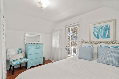 Located in one of Newport's most desirable and walkable - photo 18