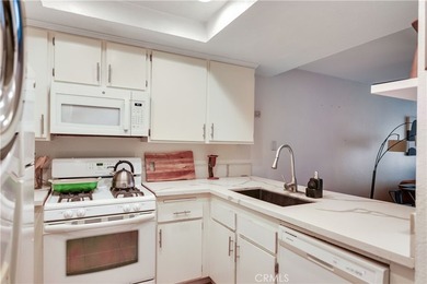 Welcome to this beautifully updated 2-bedroom, 1-bathroom condo - photo 9