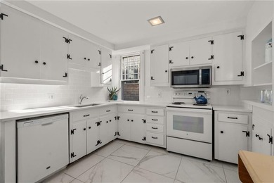 Located in one of Newport's most desirable and walkable - photo 20