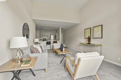 Chic top floor condo in the desirable Crescent Villa - photo 3