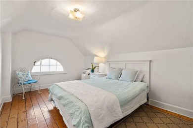 Located in one of Newport's most desirable and walkable - photo 25