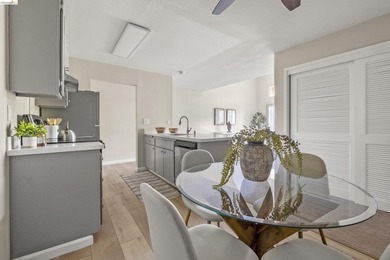 Chic top floor condo in the desirable Crescent Villa - photo 8