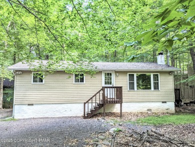Arrowhead Lake Home For Sale in Pocono Lake Pennsylvania