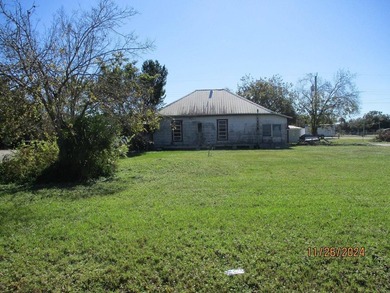OFFICE BUILDING-Located in the city of Okeechobee, on the corner - photo 2