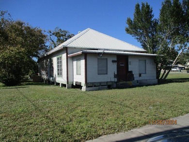 OFFICE BUILDING-Located in the city of Okeechobee, on the corner - photo 3