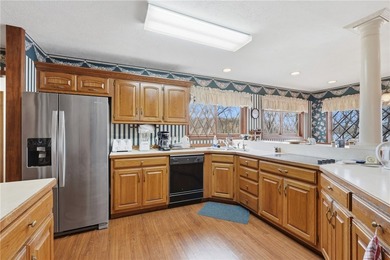 Enjoy lakefront living at its finest with this 4 bed, 4 bath - photo 19