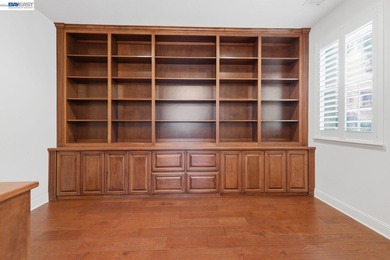 Welcome to 282 Drummond Drive, an elegant executive residence - photo 6