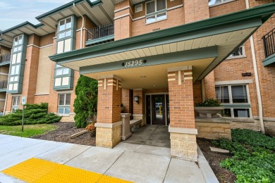 Lake Condo For Sale in New Berlin, Wisconsin
