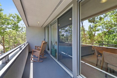 Absolutely stunning 1,563 sq. ft. condo in the heart of Downtown - photo 24