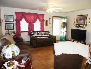 2-MOVE-IN READY HOMES FOR THE PRICE OF 1!!!The 3 bedroom, 2 bath - photo 9