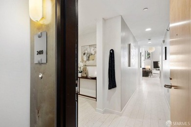 Experience modern, loft-like living in this unique top-floor - photo 1
