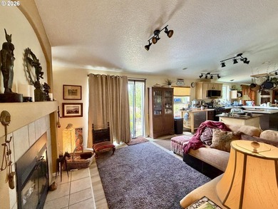 This spacious 1,620 sq ft manufactured home offers easy - photo 18