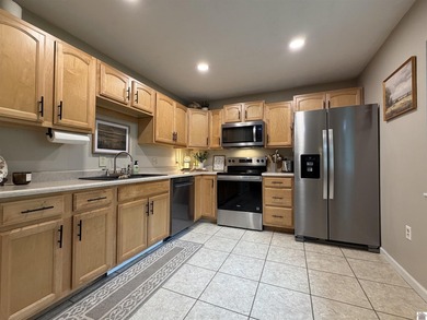 Welcome to this beautiful 3 bed 2 bath home located on a corner - photo 10