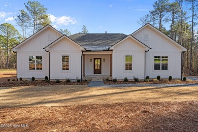 Seven Lakes Home For Sale in Seven Lakes North Carolina