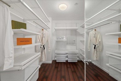 Beautifully updated, 3 bedroom, 2 1/2 bathroom home in desirable - photo 14