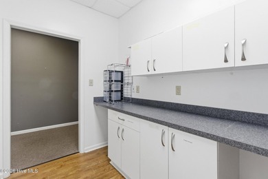 Prime Turnkey Dental Medical Opportunity With High Visibility - photo 17