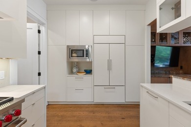Redesigned and completely renovated in 2020, this extraordinary - photo 30