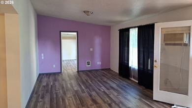 Lake Townhome/Townhouse For Sale in Sheridan, Oregon