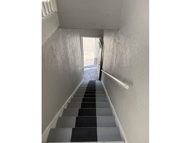 Great opportunity to own a mixed-use property with both - photo 3