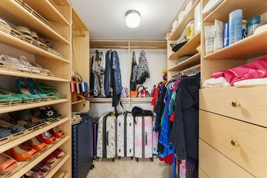 Welcome to Unit 605, a rare high-floor, south-facing - photo 12