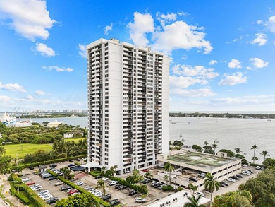 Welcome to Unit 605, a rare high-floor, south-facing - photo 18