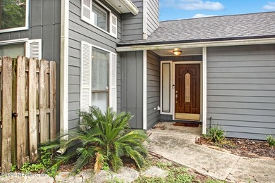 Back on the market! This gorgeous 3/2 with a loft is perfect for - photo 3