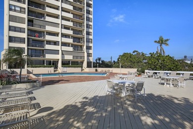 Welcome to Unit 605, a rare high-floor, south-facing - photo 23
