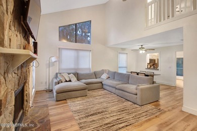 Back on the market! This gorgeous 3/2 with a loft is perfect for - photo 4