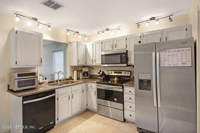 Back on the market! This gorgeous 3/2 with a loft is perfect for - photo 9