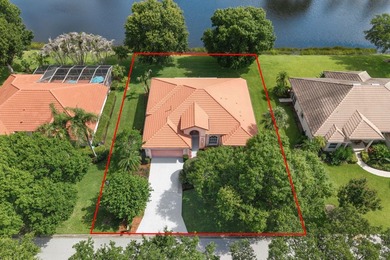 Welcome to this waterfront single-story residence in Country - photo 2