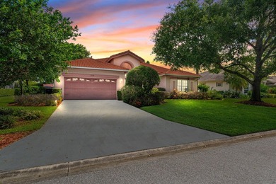 Welcome to this waterfront single-story residence in Country - photo 4