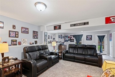 Beautifully maintained, 3 bedroom, 2 1/2 bath energy-efficient - photo 22