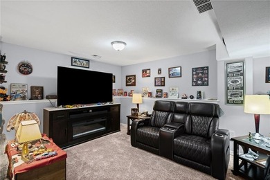 Beautifully maintained, 3 bedroom, 2 1/2 bath energy-efficient - photo 23