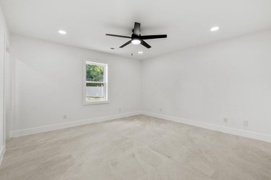 Completely remodeled from top to bottom, this beautifully - photo 24